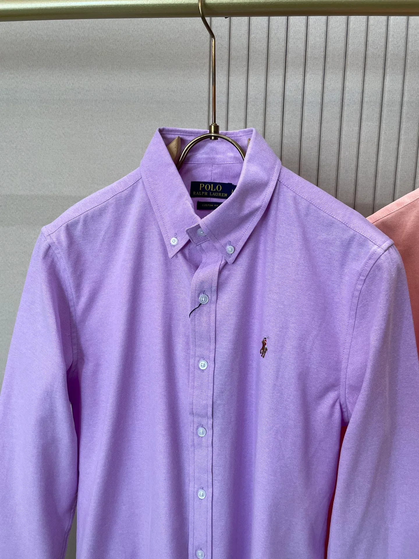 P220 🌸🌸🌸 POLO Ralph Lauren [High Quality] Classic shirt! Classic casual shirt made of pure cotton fabric with unique design, simple, clean and classic version design. It is a versatile style that can be switched at will. The fabric feels soft and delicate, highly breathable, close to the skin and comfortable to wear. It can be worn alone as an inner layer. Its versatile performance is beyond your imagination! The upper body of the ready-to-wear is simple and classic yet elegant! Size:M-XXL